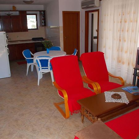 Apartments Mirja - 100M From The Beach & Parking Трогир Экстерьер фото
