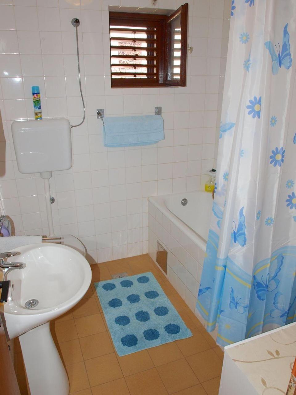 Apartments Mirja - 100M From The Beach & Parking Трогир Экстерьер фото